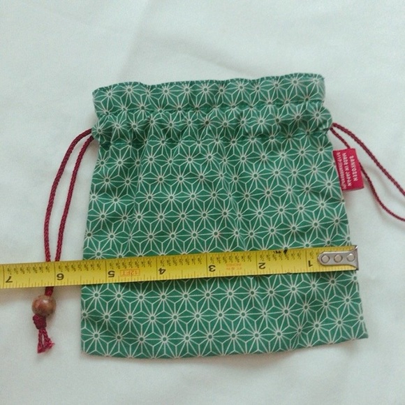 Mini mirror & drawstring pouch - Picture 5 of 8
